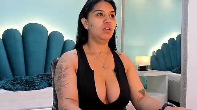 sharlott18 online show from 10/27/25, 01:37