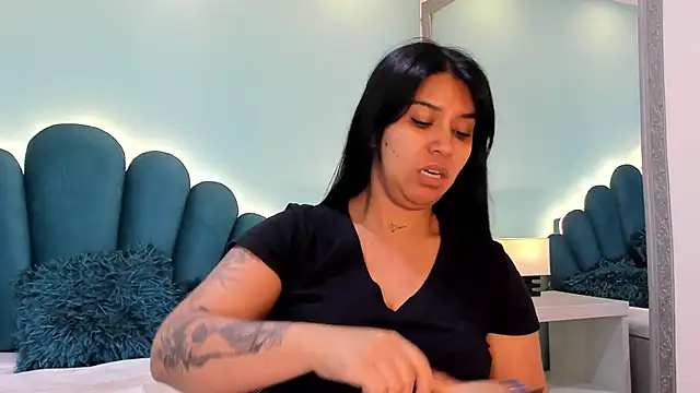 sharlott18 online show from 11/15/25, 02:35