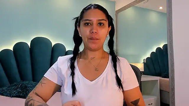 sharlott18 online show from 12/04/25, 12:25