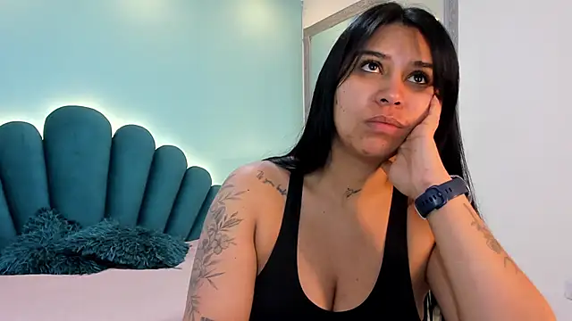 sharlott18 online show from 12/22/25, 12:57