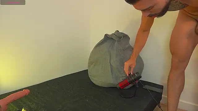 Snapshot of Markbrown chatting on 03/31/26, 08:20 Markbrown online show from 03/31/26, 08:20