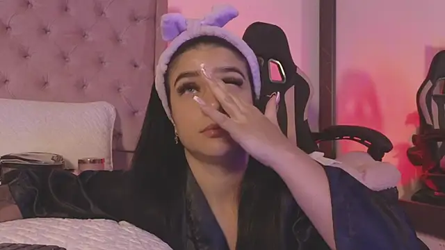 Snapshot of _Linoshka_1 chatting on 04/17/26, 08:23 Linoshka 1 online show from 04/17/26, 08:23