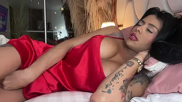 Snapshot of HOT_LADY_777 chatting on 12/17/24, 12:23 HOT LADY 777 online show from 12/17/24, 12:23