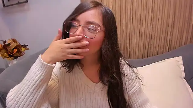 Eva Macalliter online show from 12/18/24, 03:26