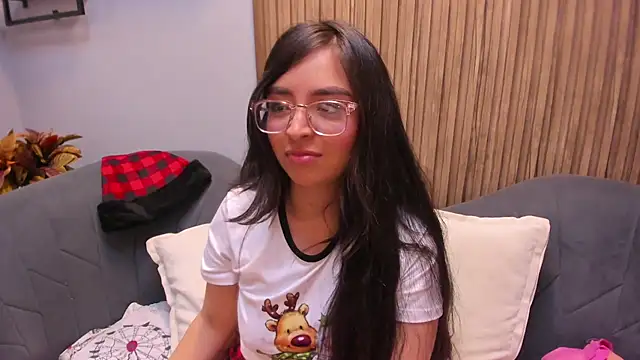 Eva Macalliter online show from 12/24/24, 04:00