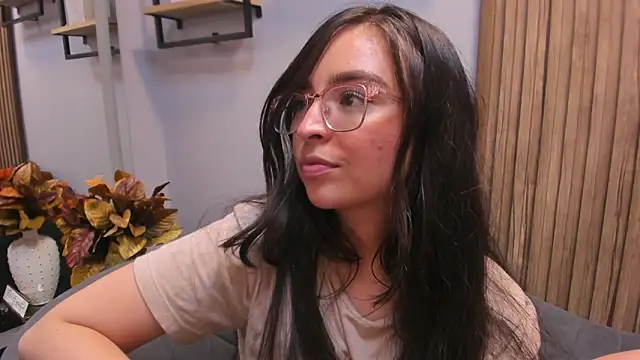 Eva Macalliter online show from 12/28/24, 02:21