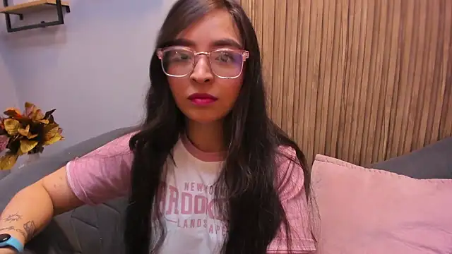 Eva Macalliter online show from 01/08/25, 02:46