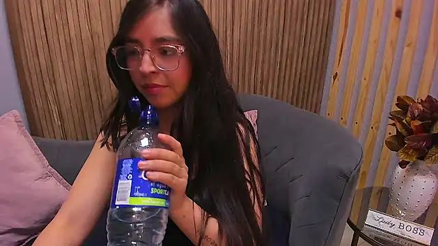 Eva Macalliter online show from 02/09/25, 03:22