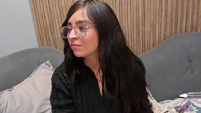 Eva Macalliter online show from 03/08/25, 08:44