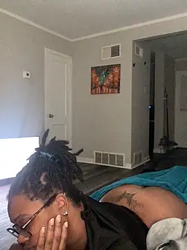 Snapshot of SweetHoneyBunz chatting on 10/28/25, 04:16 SweetHoneyBunz online show from 10/28/25, 04:16