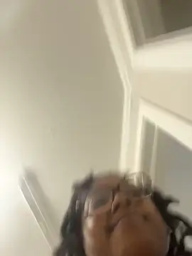 Snapshot of SweetHoneyBunz chatting on 10/28/25, 04:20 SweetHoneyBunz online show from 10/28/25, 04:20