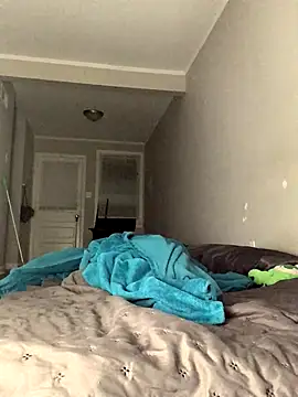 Snapshot of SweetHoneyBunz chatting on 10/29/25, 04:26 SweetHoneyBunz online show from 10/29/25, 04:26