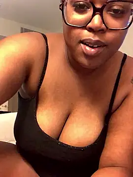 Snapshot of SweetHoneyBunz chatting on 01/14/26, 04:51 SweetHoneyBunz online show from 01/14/26, 04:51