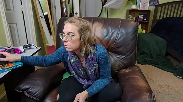 Snapshot of Linzy_19 chatting on 01/09/25, 03:58 Linzy 19 online show from 01/09/25, 03:58