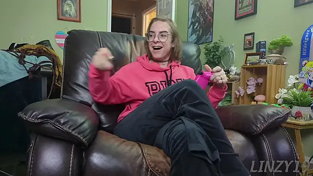 Snapshot of Linzy_19 chatting on 01/19/25, 01:21 Linzy 19 online show from 01/19/25, 01:21