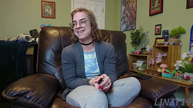 Snapshot of Linzy_19 chatting on 01/30/25, 03:33 Linzy 19 online show from 01/30/25, 03:33