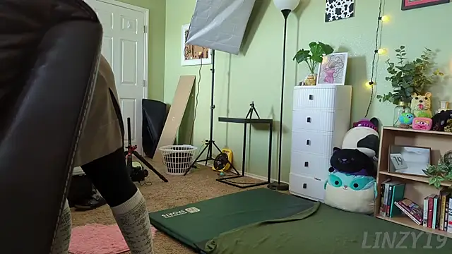 Snapshot of Linzy_19 chatting on 01/31/25, 08:01 Linzy 19 online show from 01/31/25, 08:01