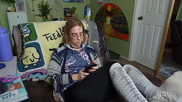 Snapshot of Linzy_19 chatting on 02/04/25, 05:12 Linzy 19 online show from 02/04/25, 05:12