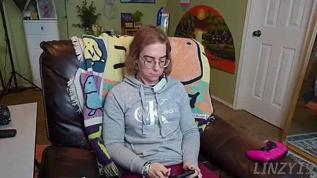 Snapshot of Linzy_19 chatting on 02/12/25, 03:16 Linzy 19 online show from 02/12/25, 03:16