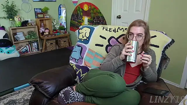 Snapshot of Linzy_19 chatting on 02/13/25, 05:33 Linzy 19 online show from 02/13/25, 05:33