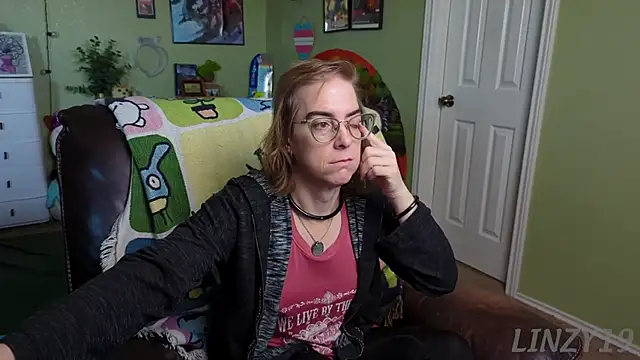 Snapshot of Linzy_19 chatting on 02/28/25, 02:53 Linzy 19 online show from 02/28/25, 02:53