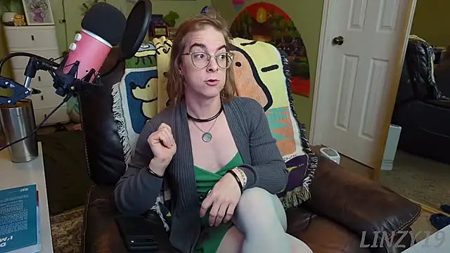 Snapshot of Linzy_19 chatting on 03/04/25, 05:56 Linzy 19 online show from 03/04/25, 05:56