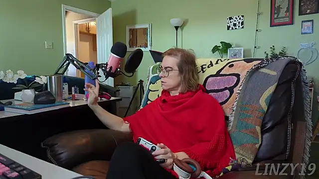 Snapshot of Linzy_19 chatting on 03/05/25, 07:38 Linzy 19 online show from 03/05/25, 07:38