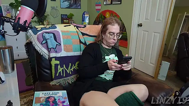 Snapshot of Linzy_19 chatting on 03/12/25, 02:12 Linzy 19 online show from 03/12/25, 02:12