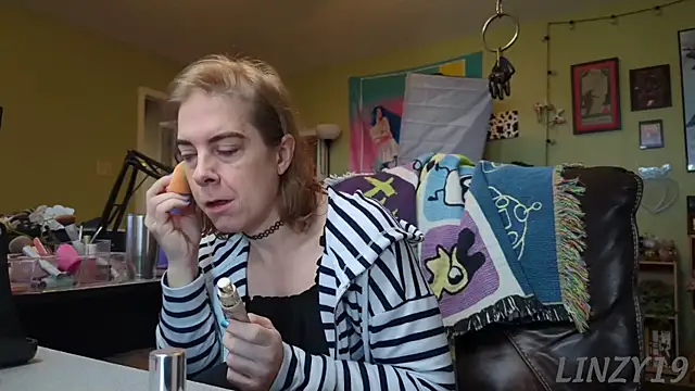 Snapshot of Linzy_19 chatting on 03/21/25, 04:18 Linzy 19 online show from 03/21/25, 04:18