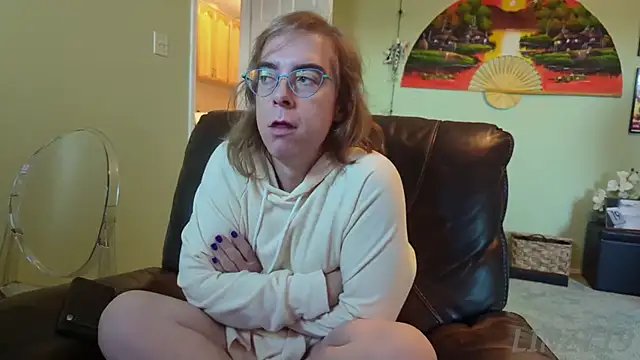 Snapshot of Linzy_19 chatting on 09/09/25, 01:21 Linzy 19 online show from 09/09/25, 01:21