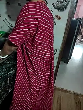 COUPLLE VILLAGE online show from 11/04/25, 09:52