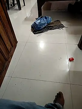 COUPLLE VILLAGE online show from 12/04/25, 02:54