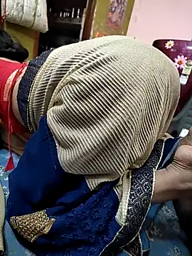 COUPLLE VILLAGE online show from 02/02/26, 07:45