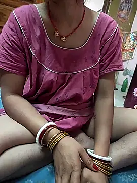 Snapshot of COUPLLE_VILLAGE chatting on 04/17/26, 02:03 COUPLLE VILLAGE online show from 04/17/26, 02:03