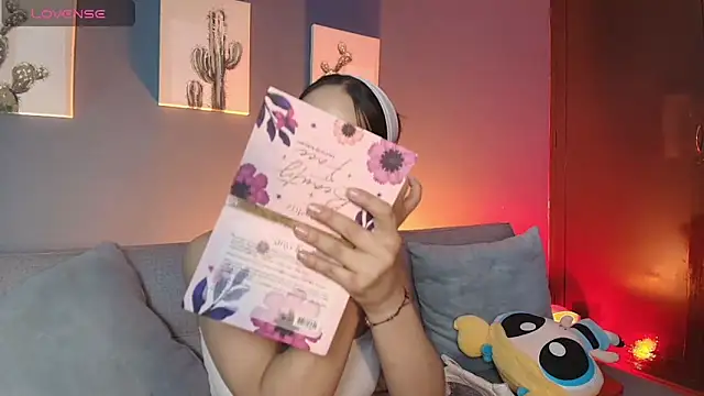 emily roberts1 online show from 09/12/25, 12:49