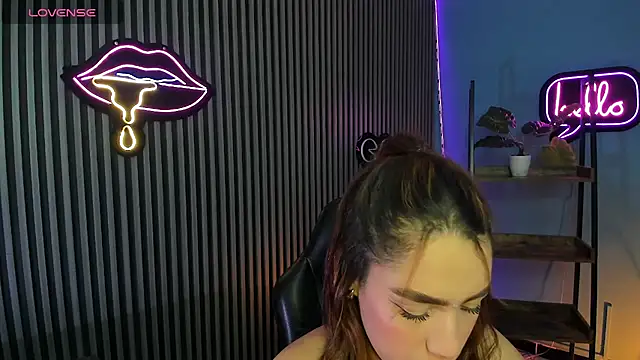 emily roberts1 online show from 11/06/25, 04:35