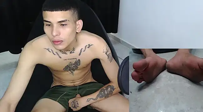 Snapshot of hot_king20 chatting on 02/10/25, 04:19 hot king20 online show from 02/10/25, 04:19