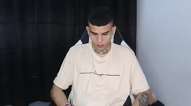 Snapshot of hot_king20 chatting on 03/23/25, 02:26 hot king20 online show from 03/23/25, 02:26