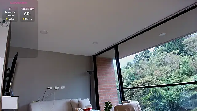 Snapshot of Helenbronwx chatting on 11/25/25, 10:10 Helenbronwx online show from 11/25/25, 10:10