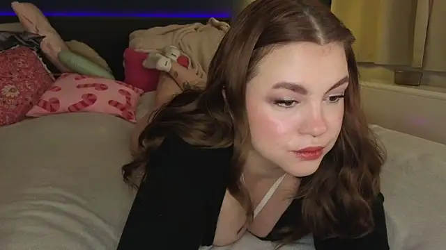 Snapshot of VictoriaLaFleur chatting on 12/17/25, 03:29 VictoriaLaFleur online show from 12/17/25, 03:29