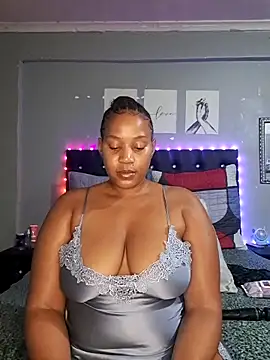 Snapshot of Toya_P chatting on 11/28/25, 08:22 Toya P online show from 11/28/25, 08:22