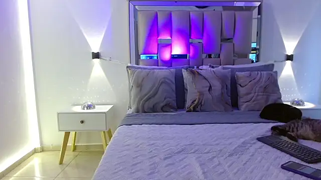 Snapshot of hellen_martin chatting on 03/08/26, 09:18 hellen martin online show from 03/08/26, 09:18