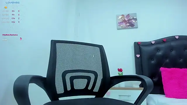 Snapshot of ariana19x chatting on 01/27/25, 12:48 ariana19x online show from 01/27/25, 12:48