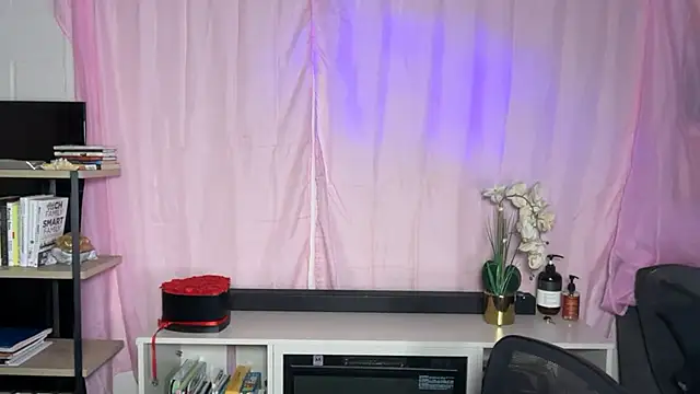 Snapshot of SashaEstrella chatting on 03/28/26, 07:08 SashaEstrella online show from 03/28/26, 07:08