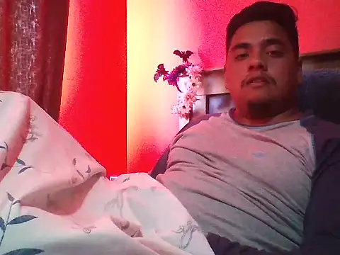 Snapshot of negritoo_xx chatting on 11/19/25, 12:05 negritoo xx online show from 11/19/25, 12:05