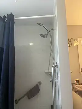 Snapshot of NYCLeatherBoi chatting on 12/22/24, 04:59 NYCLeatherBoi online show from 12/22/24, 04:59