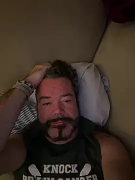 Snapshot of NYCLeatherBoi chatting on 12/31/24, 02:29 NYCLeatherBoi online show from 12/31/24, 02:29