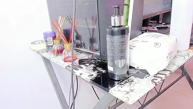 Snapshot of queen_yully chatting on 12/08/24, 09:30 queen yully online show from 12/08/24, 09:30