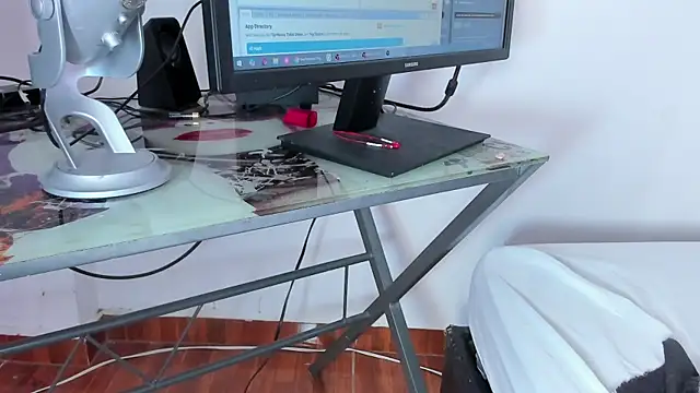 Snapshot of queen_yully chatting on 10/26/25, 08:37 queen yully online show from 10/26/25, 08:37