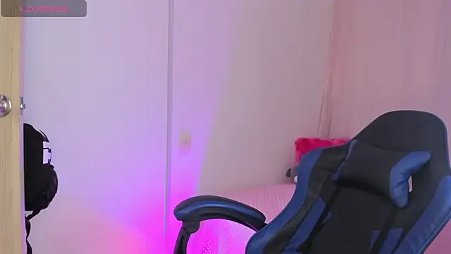 Snapshot of roseliam25 chatting on 09/17/25, 07:48 roseliam25 online show from 09/17/25, 07:48